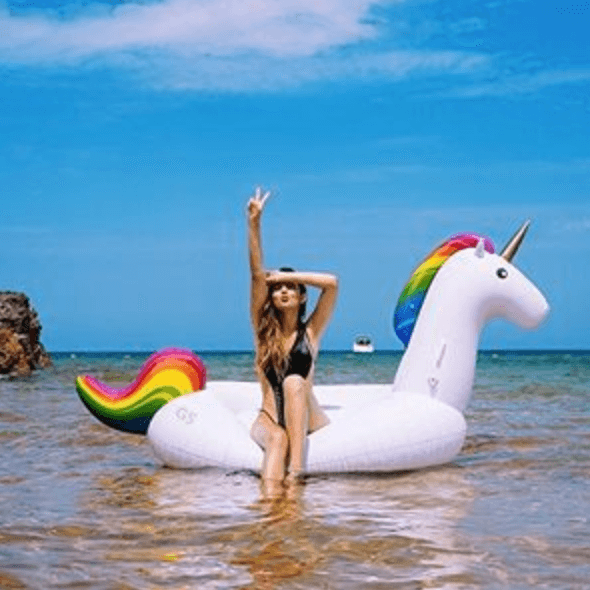 Bouée Licorne : profitez de l'été sur une jolie bouée au look originale !