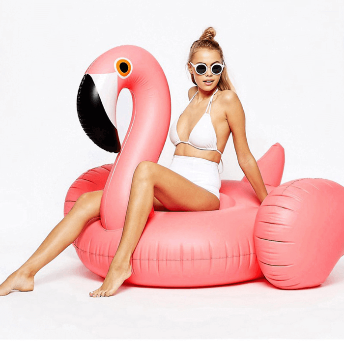 Bouée Flamant Rose : profitez de l'été sur une jolie bouée au look original !