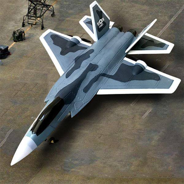 Phantom X Fighter™ : l'avion de chasse télécommandé