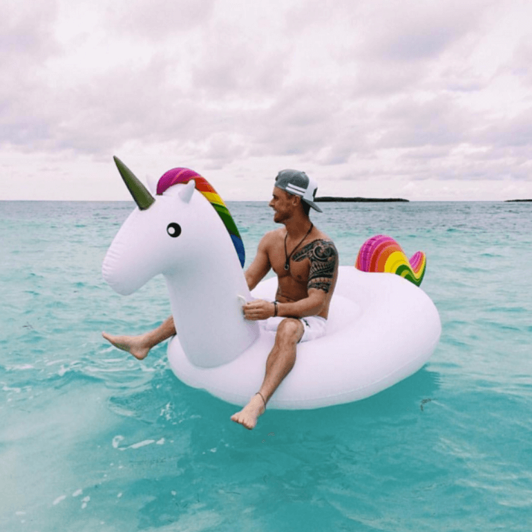 Bouée Licorne : profitez de l'été sur une jolie bouée au look originale !